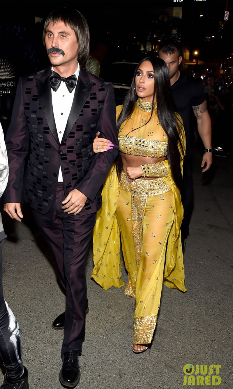 Dàn sao tưng bừng hóa trang mừng Halloween: Adam Levine giả gái, Kim hóa thành Cher siêu đẹp và sexy